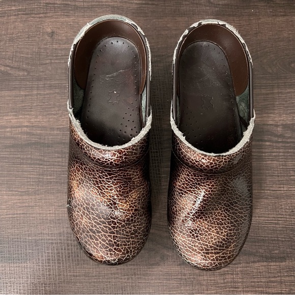 Dansko professional brown texture patent clogs size 38 - Picture 6 of 10